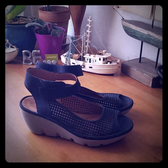 clarks blue suede sandals